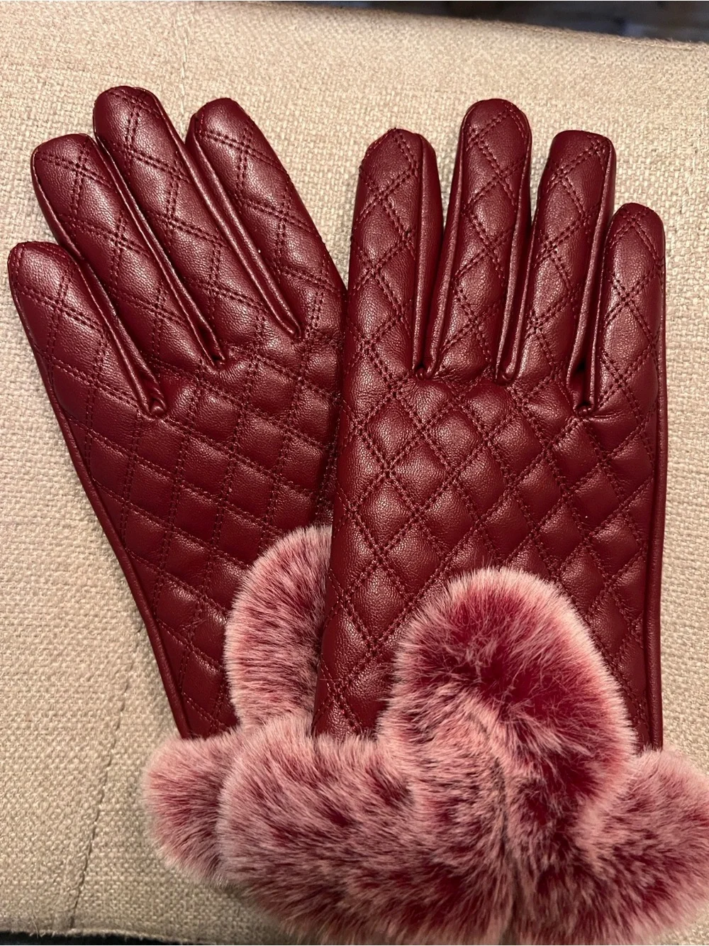 Quilted Vegan Leather Women’s Burgundy Gloves with Faux Fur Cuffs NEW WITH TAGS